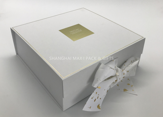 ประเทศจีน กล่องของขวัญกระดาษแข็งสีขาวขนาดเล็ก / ใหญ่พร้อมฝาริบบิ้นปั๊มฟอยล์ทองคำ ผู้ผลิต